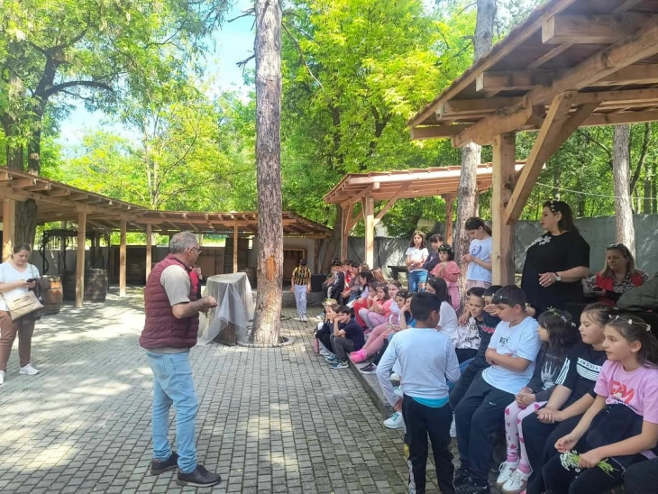 На кавадаречки ученици претставена Ѓурѓовденска традиција