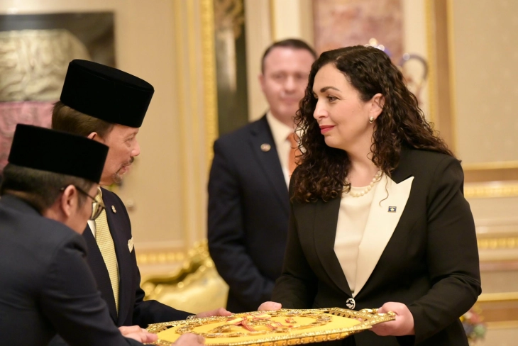 Presidentja Osmani nderohet me Urdhrin e familjes mbretërore 