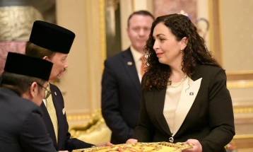 Presidentja Osmani nderohet me Urdhrin e familjes mbretërore 