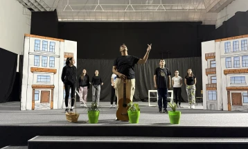 Bajlozova-Barlamova to stage 'Beauty Walks Alone' student play in Valandovo