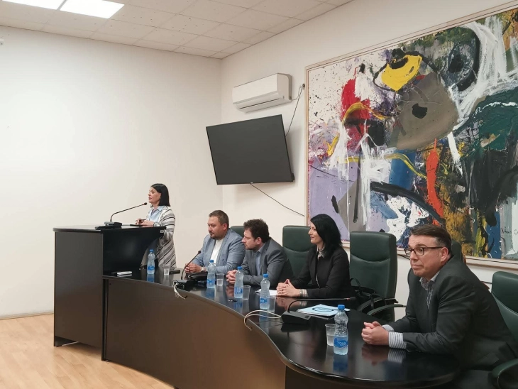 Потпреседателката на ЗНАМ, Бендевска на средба со членовите и  симпатизерите  во Кавадарци и  Неготино