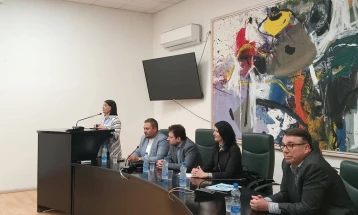 Потпреседателката на ЗНАМ, Бендевска на средба со членовите и  симпатизерите  во Кавадарци и  Неготино