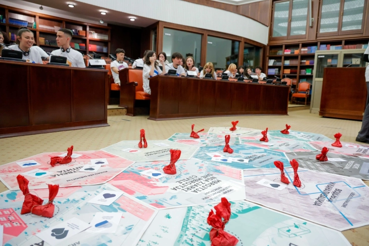 Млади од шест градови на финалето на „Еlectionville“ - едукативна и интерактивна игра