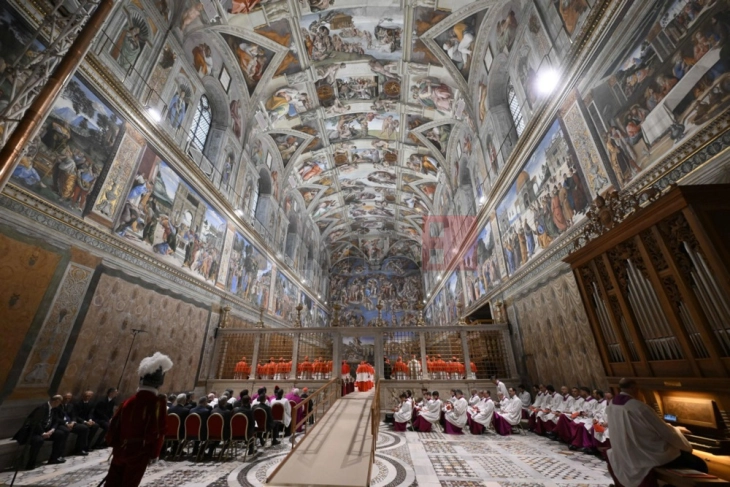 Kardinalët u kthyen në Kapellën Sistina