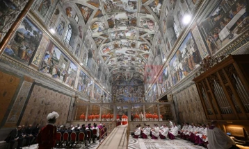 Kardinalët u kthyen në Kapellën Sistina