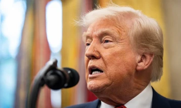 Трамп го претстави трговскиот договор со Велика Британија, за Стармер денот е „фантастичен и историски“