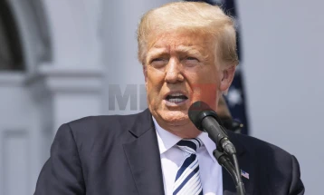 Trampi propozoi uljen e doganave për Kinën në 80 për qind