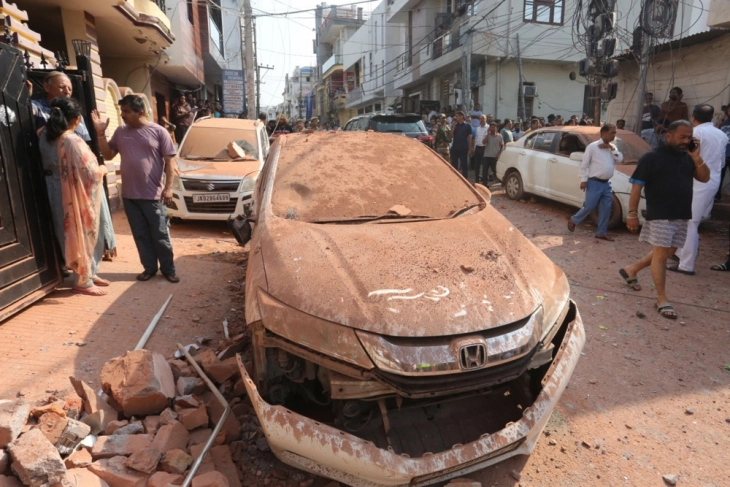 Pesë të vrarë në një sulm pakistanez në rajonin indian Xhamu