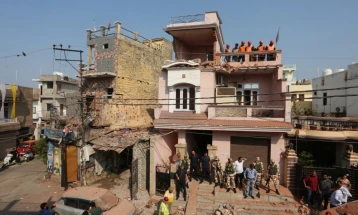 Trembëdhjetë civilë janë vrarë në pjesën pakistaneze të Kashmirit në 12 orët e fundit