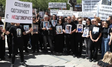 Mickoski says he's ready to go to Kochani to meet with fire victim parents