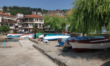 Да се дислоцираат пловните објекти од јавните површини долж крајбрежјето на Охридското Езеро