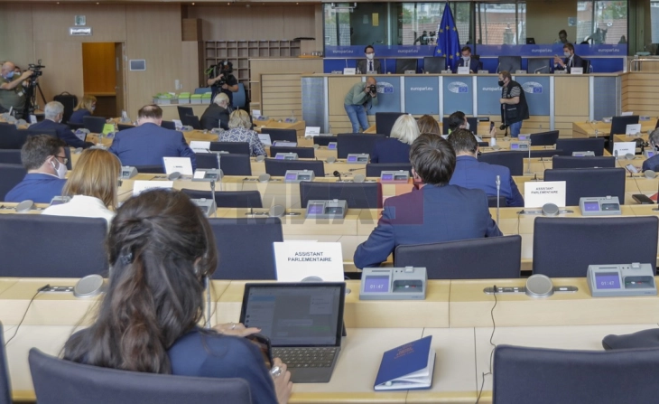 Одложено гласањето во АФЕТ по извештајот на Вајц за земјава 