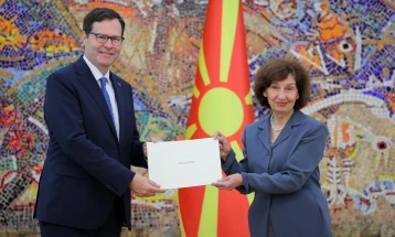 Претседателката Сиљановска-Давкова ги прими акредитивите на новоименуваниот амбасадор на Австралија, Питер Џорџ Трасвел