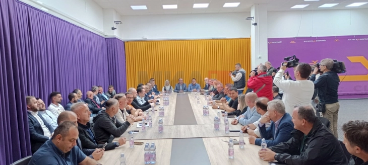 Aleanca për Shqiptarët (ASH) e Taravarit vendos nëse do të mbetet në Qeveri