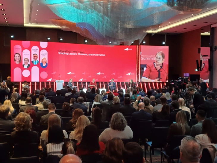 Јаневска: Приватни универзитети „штанцале“ дипломи години наназад, Владата им се спротивстави