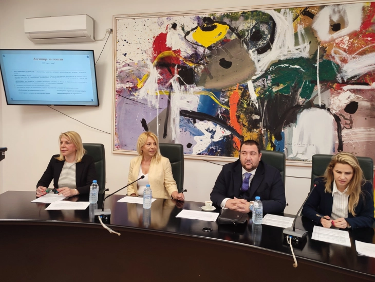 Информативен караван на Агенција за пошти во Кавадарци, граѓаните да ги знаат своите права и обврски