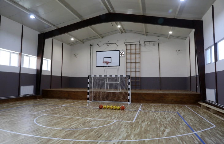 Одлука на Владата за  буџетско учество за изградба и опремување на 30 училишни спортски сали и реконструкција на училишта