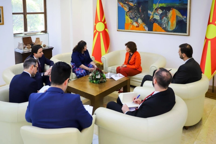 Siljanovska-Davkova sheh një mënyrë të mundshme për të kapërcyer bllokadën në një interpretim kreativ të Kornizës negociuese dhe kompetencës së Komisionit të Përzier