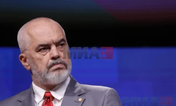 Socialistët festuan fitoren në sheshin Skënderbej, Rama: Shqiptarët e dinë kujt t’i besojnë