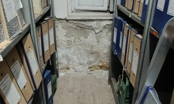 Документи се чуваат во руинирани депоа - потребен е нов објект за тетовското одделение на Државен архив