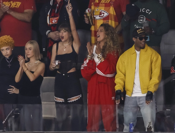 Блејк Лајвли, наводно, ѝ се заканувала на Тејлор Свифт за јавно да ја поддржи околу судскиот спор