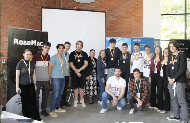 Медали за најдобрите учесници на Робомак Јуниор 2025