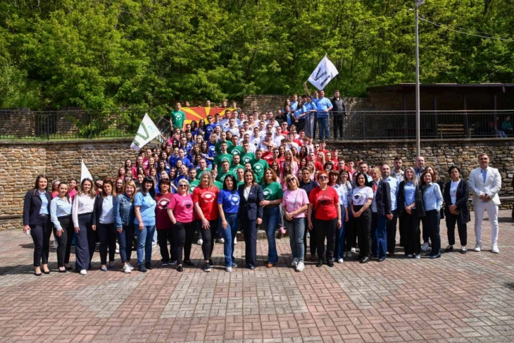 Прослава и матурско дефиле за матурантите од Крива Паланка 