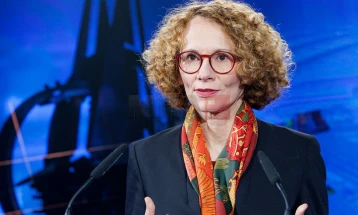 Shekerinsa për vizitë në Estoni