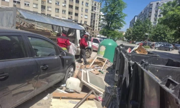 Митески: Арсовска побрзо праќа адвокати и деманти отколку камиони за отпад