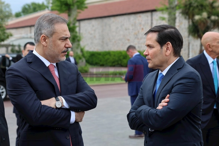 Rusia kërkon bisedime me Ukrainën pa përfaqësuesit e Turqisë dhe SHBA-së, pohon një burim diplomatik ukrainas