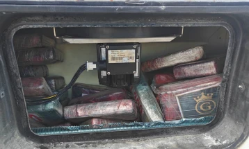 На пристаништето во Солун запленет 81 килограм кокаин, вреден над 2,2 милиони евра