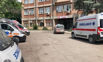 Situata në spitalin e Koçanit është e jashtëzakonshme, terapia fizikale sigurohet për 40 persona, ndërsa për ndërrimin e fashave vijnë mbi 70 të lënduar në zjarrin tragjik