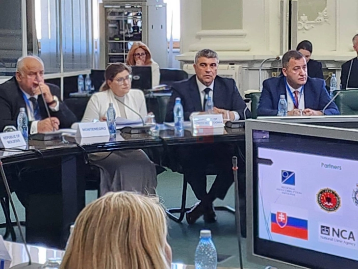 Sekretari i shtetit në MPB Petrushevski në takimin e Këshillit të SELEK në Bukuresht, zgjedhet kandidati i Maqedonisë, Peshevski për drejtor të Çështjeve ligjore dhe të punëve të brendshme