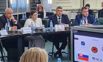 Sekretari i shtetit në MPB Petrushevski në takimin e Këshillit të SELEK në Bukuresht, zgjedhet kandidati i Maqedonisë, Peshevski për drejtor të Çështjeve ligjore dhe të punëve të brendshme