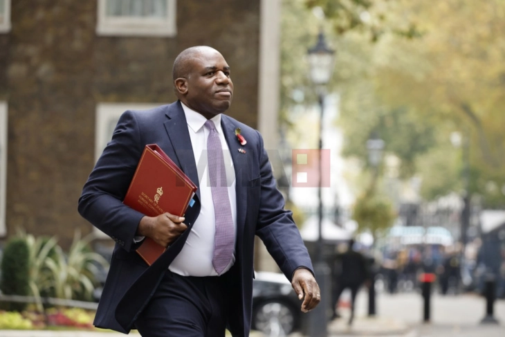 Лами: Велика Британија и САД работат на обезбедување траен прекин на огнот меѓу Индија и Пакистан