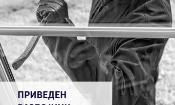 Скопјанец приведен за одземање предмет од казино и физички напад врз вработена