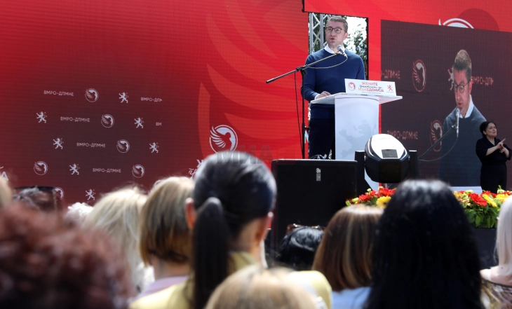 Мицкоски за договорот со В. Британија: Ниту било побарано од мене, ниту ми паднало на памет градење мигрантски кампови