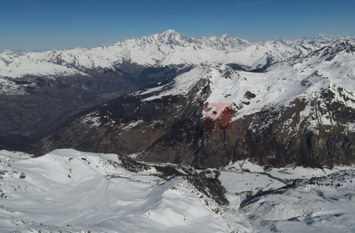 Во швајцарските Алпи евакуирани повеќе од 100 луѓе поради опасност од одрони