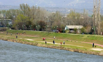 Mot me diell me vranësira të lehta, temperatura deri në 27 gradë