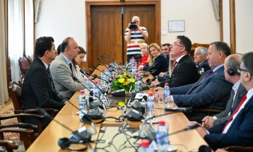 Средба на претседателот Гаши со Делегација на Црвениот крст