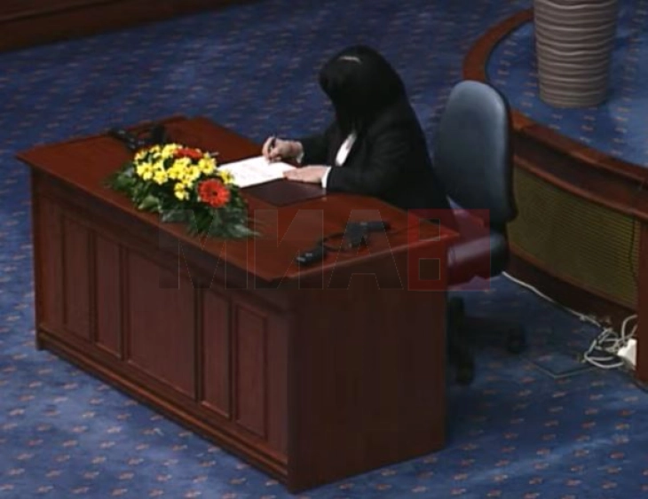 Поништен изборот на уставната судијка Дуковска, одложена седницата за Законот за јазиците