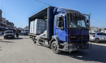 Izraeli lejoi hyrjen e kamionëve me ushqim për foshnja në Gazë, njoftoi MPJ izraelite