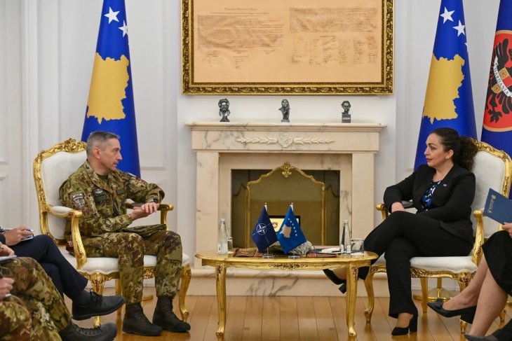 Presidentja e Kosovës, Vjosa Osmani priti në takim komandantin e KFOR-it, gjeneralmajorin Enriko Barduani