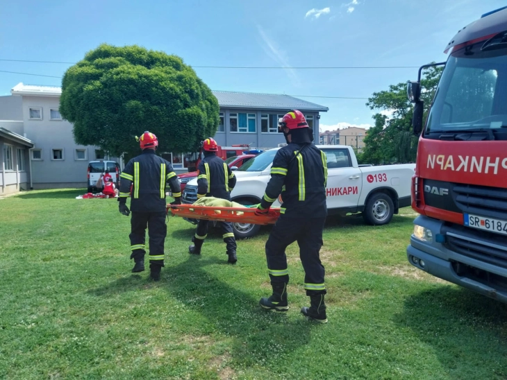 Денот на пожарникарите во Струмица одбележан со спасувачка вежба во случај на земјотрес и пожар
