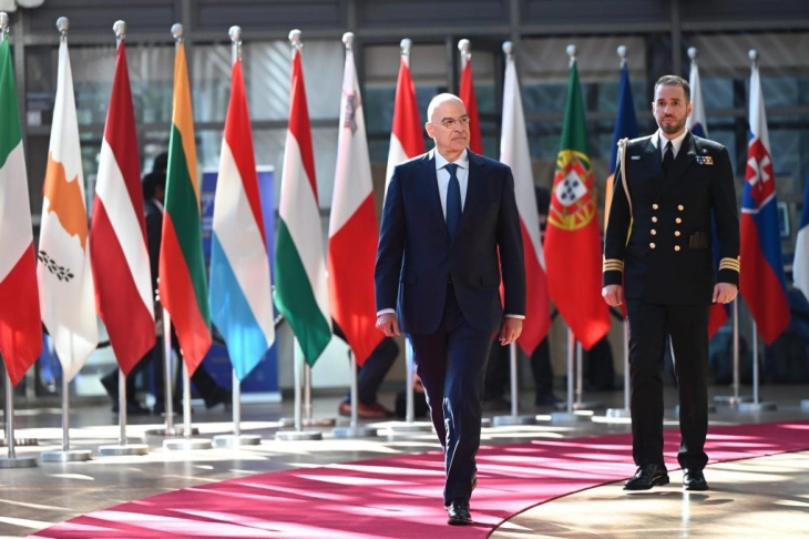 Дендиас: Не можеме да ја одбраниме Европа ако непријателот е „во рамките на ѕидините“