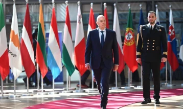 Дендиас: Не можеме да ја одбраниме Европа ако непријателот е „во рамките на ѕидините“