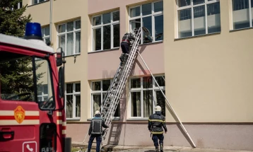 Со симулациска вежба - пожар во основно училиште, струшките пожарникари го одбележаа 20 мај