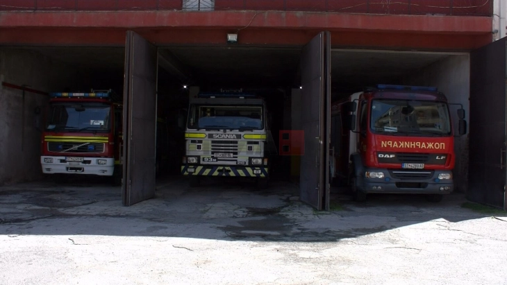 Со дефиле низ штипските улици се одбележа Денот на пожарникарите