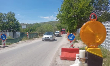 Мостот на Вардар кај Башино Село на влезот во Велес ќе биде реновиран навреме