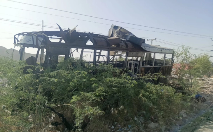 Најмалку петмина загинати откако бомба погоди училишен автобус во југозападен Пакистан